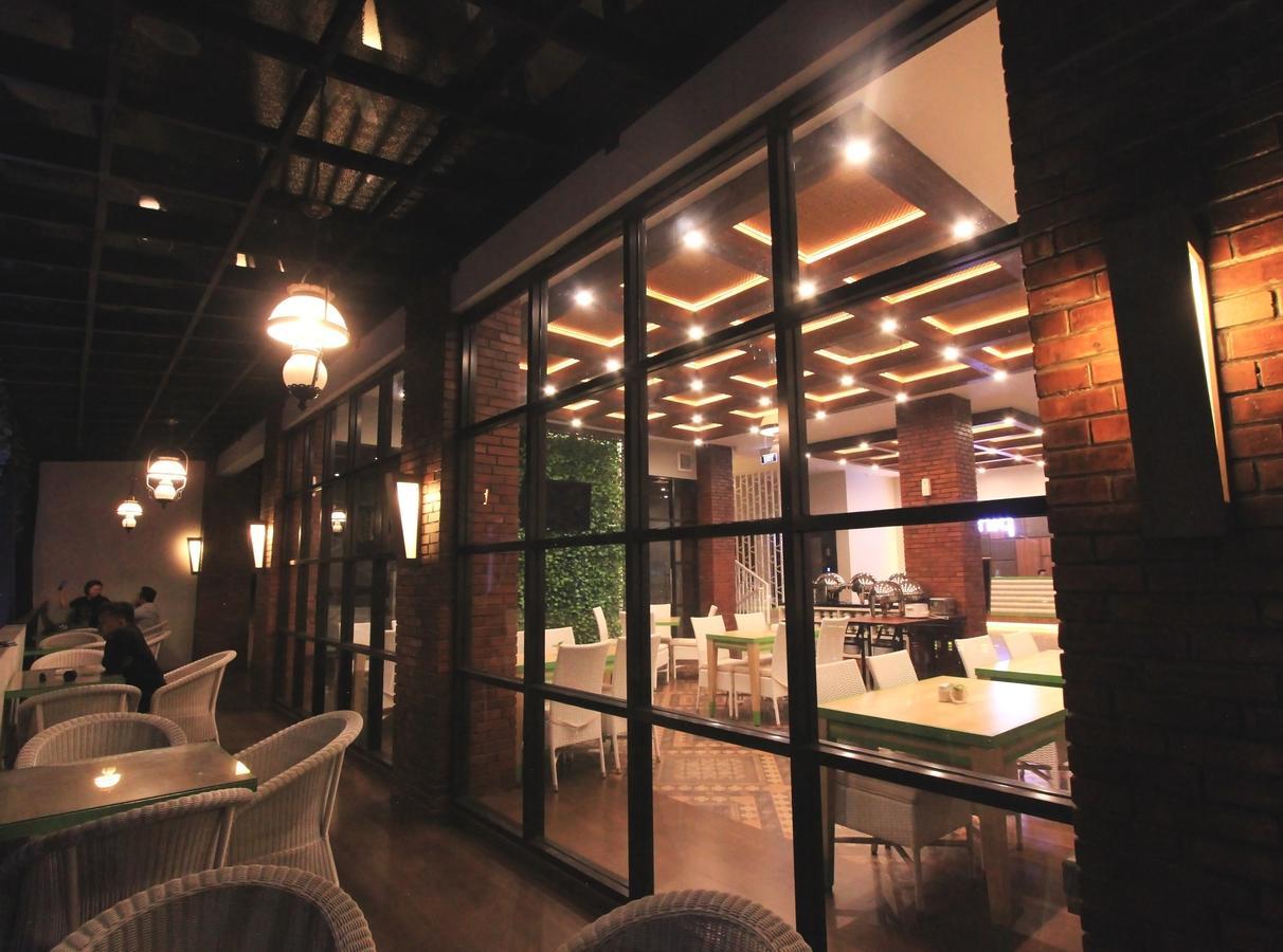 Uniq Hotel Джок'якарта Екстер'єр фото